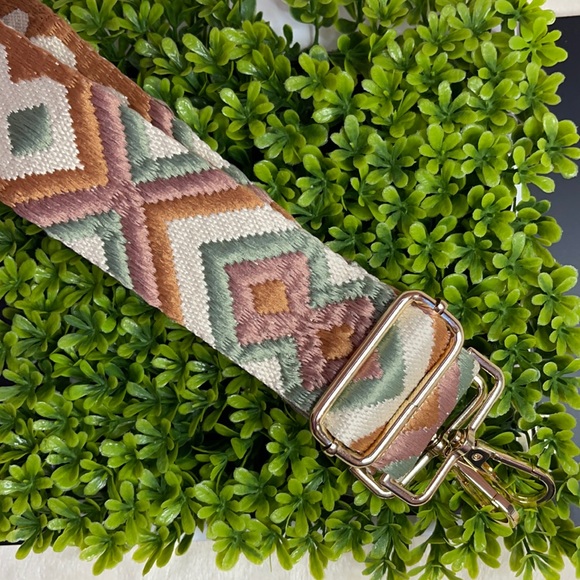 Liv & Bella Handbags - JUST IN❗️Crossbody Bag Strap, Replacement Strap, Guitar Strap